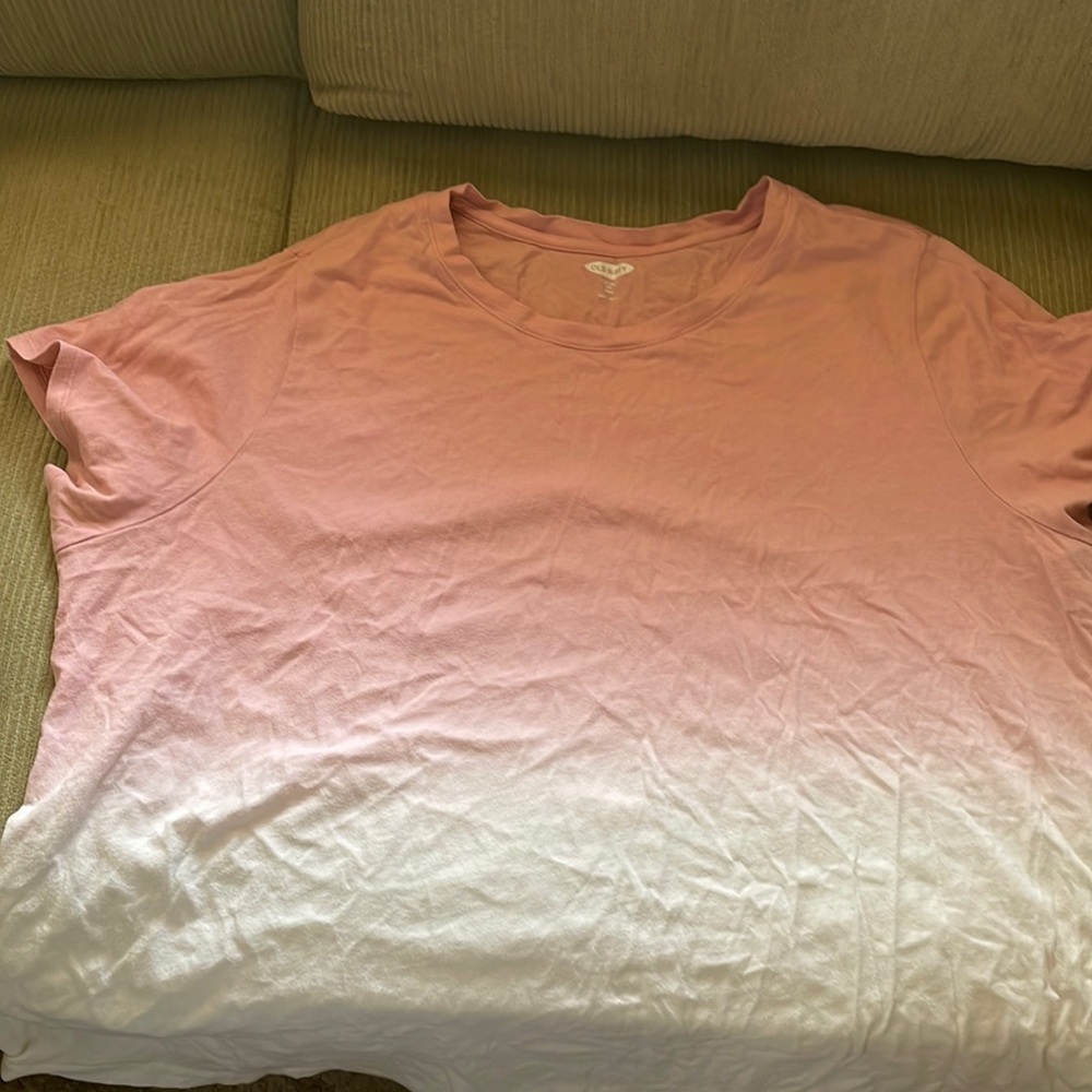 Old navy ombré pink tee